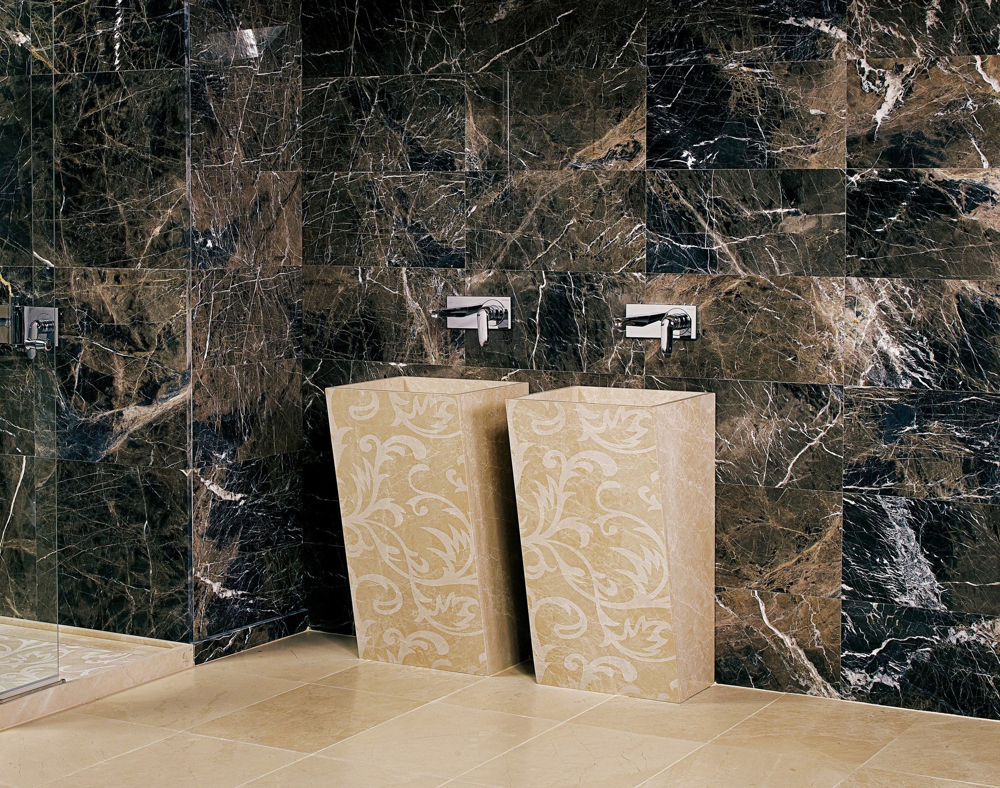 Prisma — natural stone pedestal