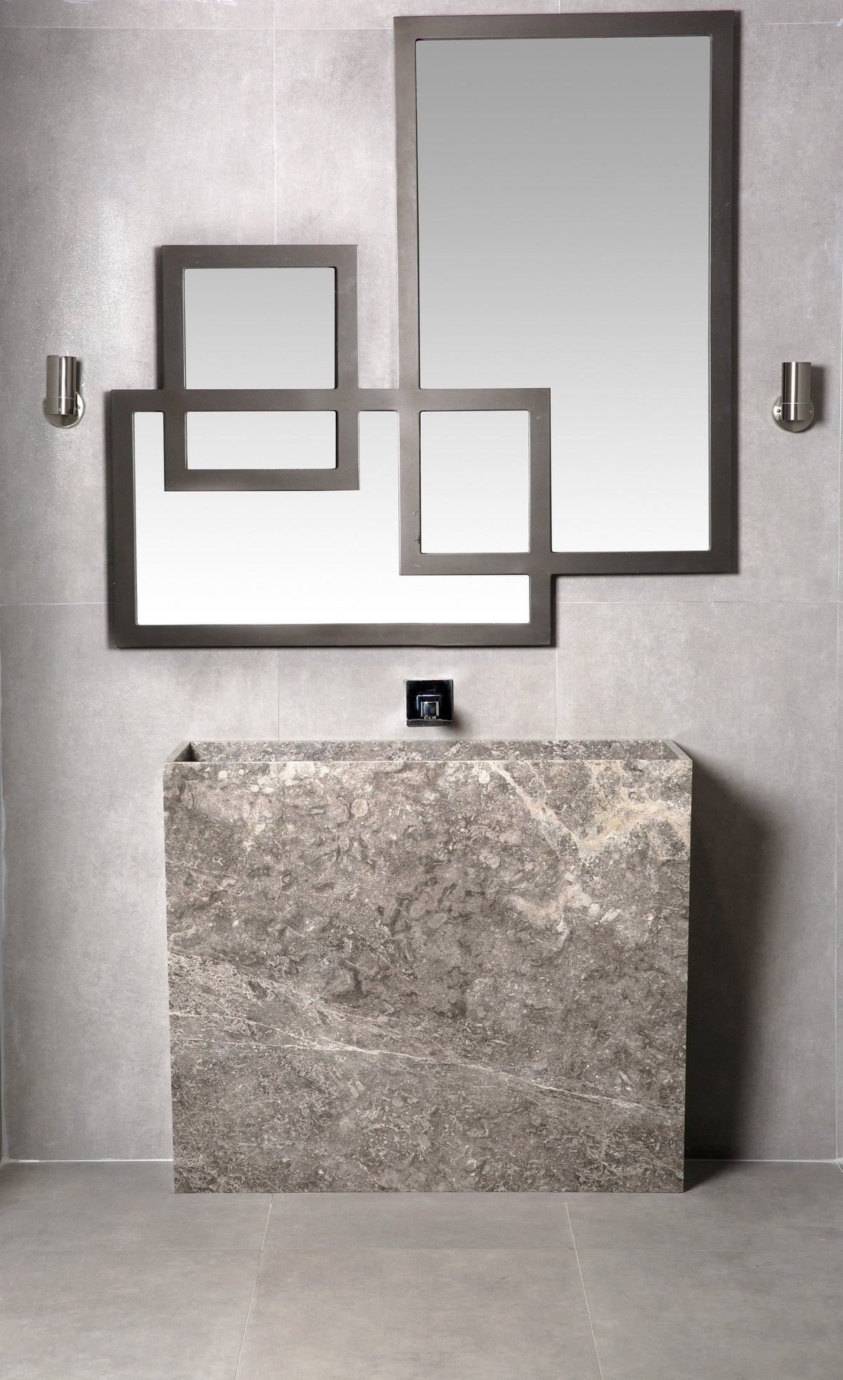 Ferrara — natural stone pedestal